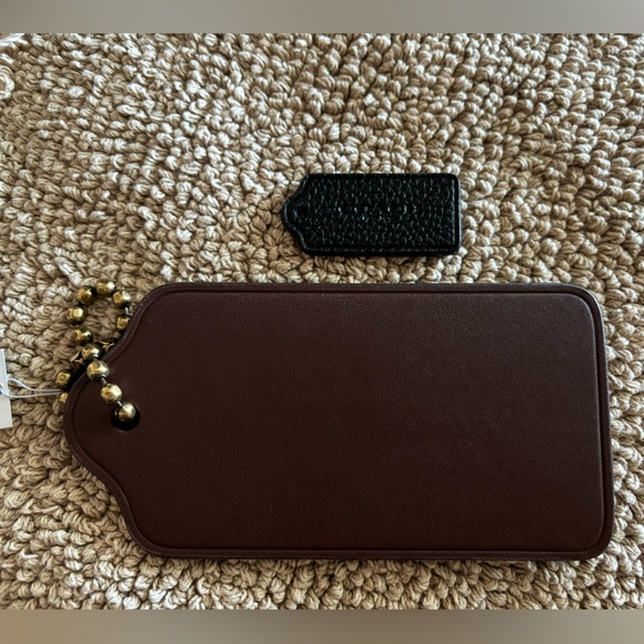 Coach X Large Embossed Leather Hang Tag - Picture 4 of 6